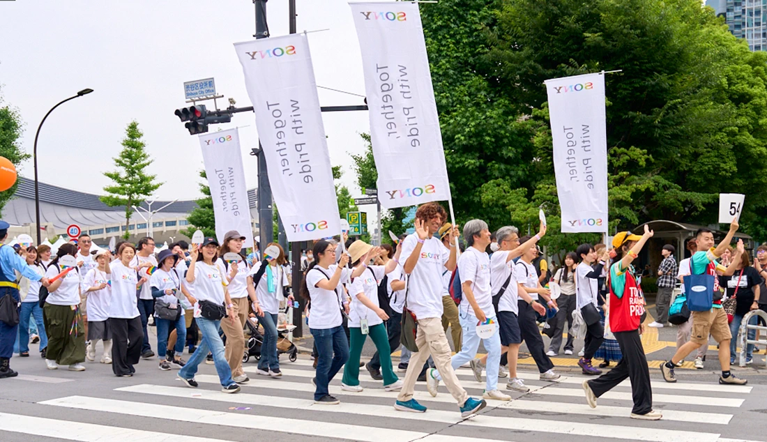 LGBTQ＋のイベントに参加する社員の写真