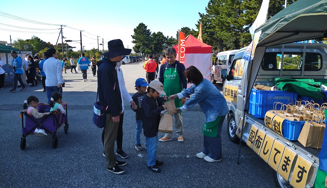 コンポストの配布を行う写真