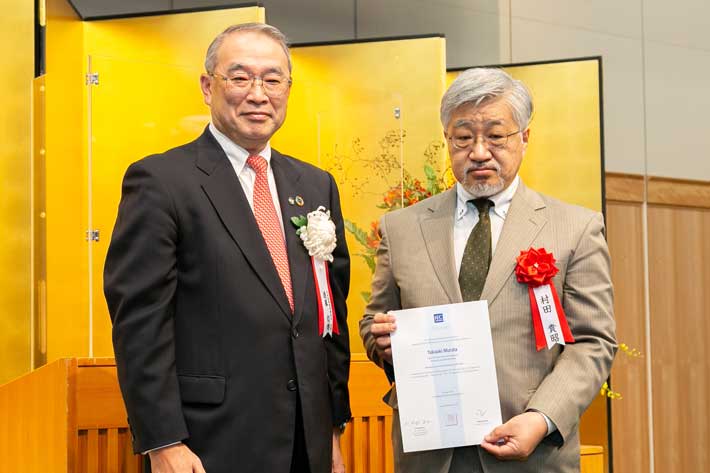 日本産業標準調査会 会長 遠藤さん（左）と当社の村田さん（右）
