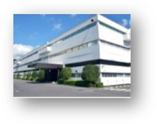 EMC・無線試験の主要拠点である幸田サイトの施設外観。最新の電波暗室や測定設備を備えた、製品開発支援・検証センター。